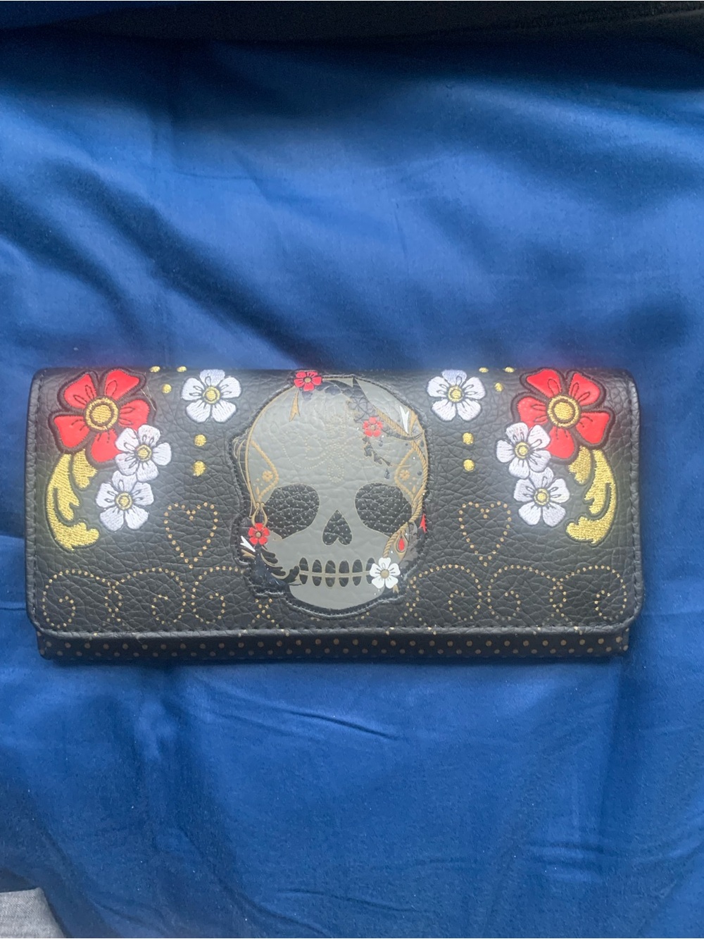 NWOT Loungefly Skull & Flowers Tri-Fold Wallet